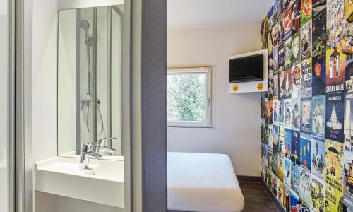 hotelF1 Paris Saint Ouen Marché aux Puces - photo 2