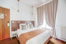 Queens Boutique Hotel - photo 16
