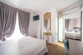 Queens Boutique Hotel - photo 14