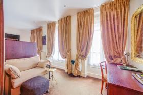 Queens Boutique Hotel - photo 5