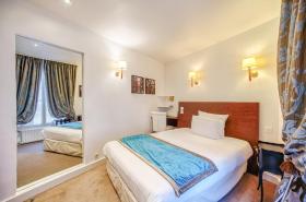 Queens Boutique Hotel - photo 13