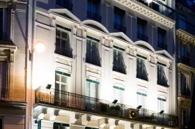 Queens Boutique Hotel - photo 8