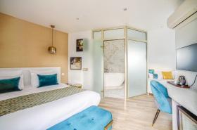 Queens Boutique Hotel - photo 4