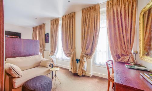 Queens Boutique Hotel - photo 2