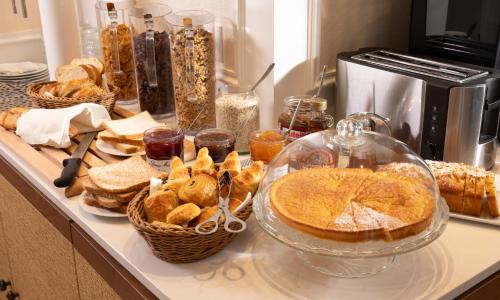 Almarine Eiffel Hotel - photo 2