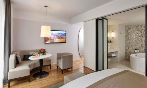 Sofitel Paris Arc De Triomphe - photo 2