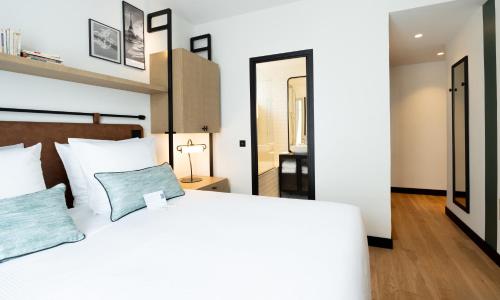 Esteem Tour Eiffel - photo 1